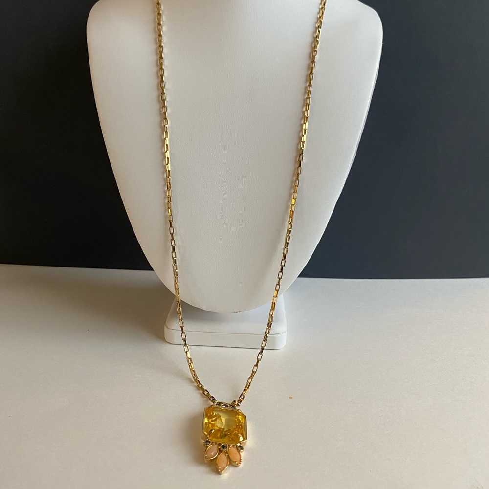 Ann Taylor gold pineapple necklace